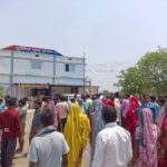 शराब की ओवर रेट बंद कराने और शराब दुकान के कर्मचारियों को बदलने की   मांग लेकर लहौद गांव के सैकड़ों ग्रामीण  लवन पुलिस थाने पहुंच कर सौंपा ज्ञापन